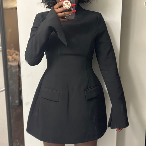 ODD MUSE THE ULTIMATE MUSE SPLIT SLEEVE MINI
DRESS - BLACK - Picture 11 of 13